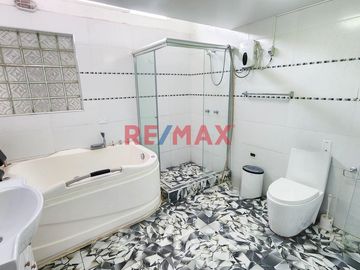 Venta De Amplia Casa De Lujo Con Piscina En La Molina