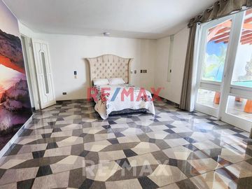 Venta De Amplia Casa De Lujo Con Piscina En La Molina