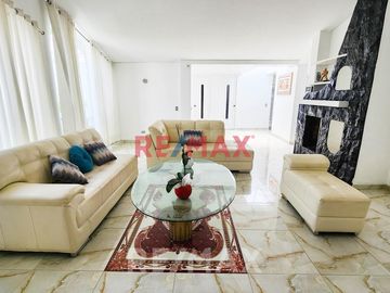Venta De Amplia Casa De Lujo Con Piscina En La Molina
