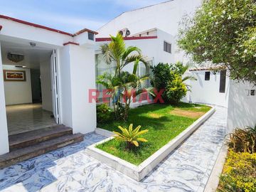 Venta De Amplia Casa De Lujo Con Piscina En La Molina