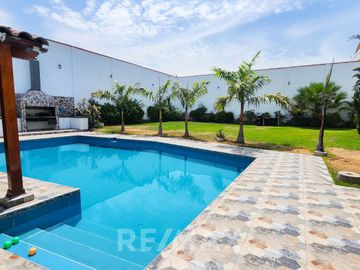 Venta De Amplia Casa De Lujo Con Piscina En La Molina