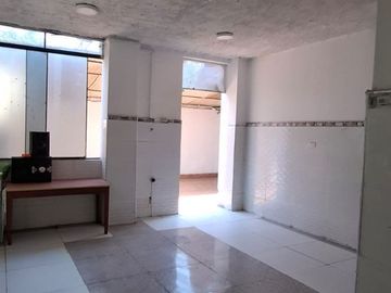 EN VENTA AMPLIA CASA EN VENTANILLA