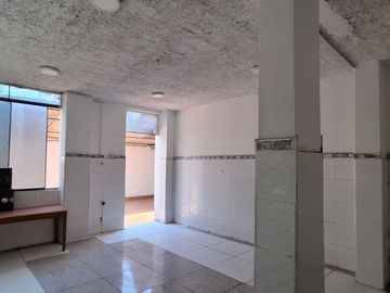 EN VENTA AMPLIA CASA EN VENTANILLA