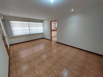 Dpto en Calle Brahms 1xx