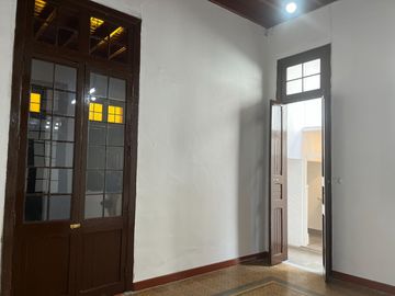 ¡¡¡BARRIOS ALTOS - CASA EN VENTA!!!