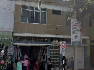VENTA: CASA EN ZONA COMERCIAL DE LINCE...
