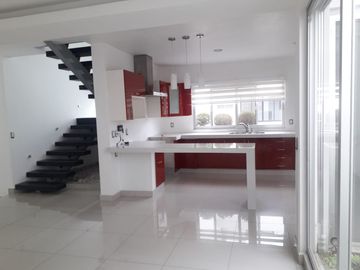 VENDO CASA EN MONTE MAGNO AL SUR DE LA CD DE XALAPA