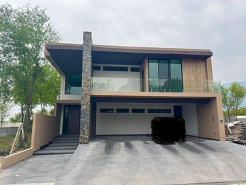 Residencia de Lujo en Venta Fraccionamiento Campestre Santiago, NL.