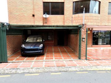 En Venta Departamento Dúplex en Cuenca Sector Zona Rosa