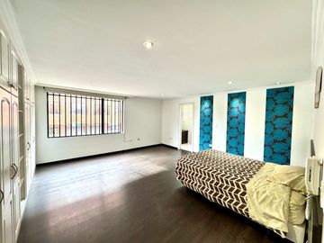 En Venta Departamento Dúplex en Cuenca Sector Zona Rosa
