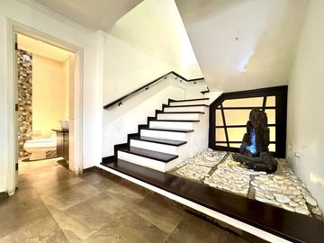 En Venta Departamento Dúplex en Cuenca Sector Zona Rosa