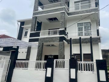 🏡 FOR SALE: LUXURIOUS 3-STOREY HOUSE IN TASBIH 2 RESIDENTIAL AREA, SETIABUDI MEDAN