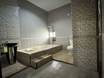 🏡 FOR SALE: LUXURIOUS 3-STOREY HOUSE IN TASBIH 2 RESIDENTIAL AREA, SETIABUDI MEDAN