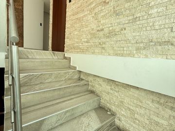 CASA EN VENTA SEMINUEVA – RESIDENCIAL LA MEZZA (CERCA DE LA UDLAP)