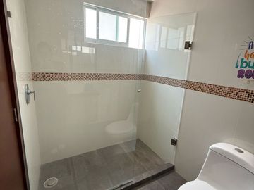 CASA EN VENTA SEMINUEVA – RESIDENCIAL LA MEZZA (CERCA DE LA UDLAP)