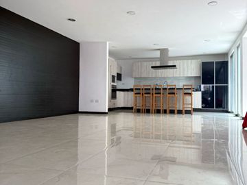 CASA EN VENTA SEMINUEVA – RESIDENCIAL LA MEZZA (CERCA DE LA UDLAP)