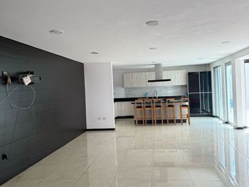 CASA EN VENTA SEMINUEVA – RESIDENCIAL LA MEZZA (CERCA DE LA UDLAP)