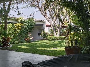 Casa de 4 recámaras en renta Cuernavaca, Xochitepec, Colinas de Santa Fe.