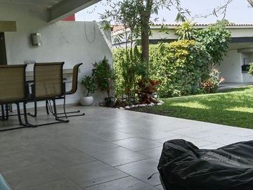 Casa de 4 recámaras en renta Cuernavaca, Xochitepec, Colinas de Santa Fe.