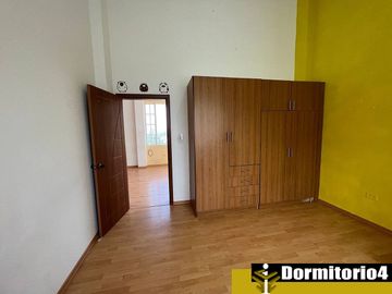 Casa de venta Urbanizacion la Marca, MItad del Mundo, amplia, 4 dormitorios, 4 garajes, zona residencial a 3 minutos mitad del mundo