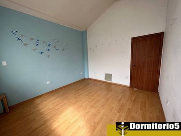 Casa de venta Urbanizacion la Marca, MItad del Mundo, amplia, 4 dormitorios, 4 garajes, zona residencial a 3 minutos mitad del mundo