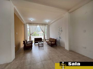 Casa de venta Urbanizacion la Marca, MItad del Mundo, amplia, 4 dormitorios, 4 garajes, zona residencial a 3 minutos mitad del mundo