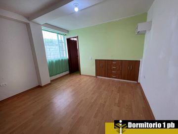 Casa de venta Urbanizacion la Marca, MItad del Mundo, amplia, 4 dormitorios, 4 garajes, zona residencial a 3 minutos mitad del mundo