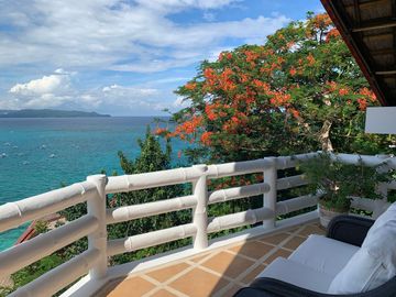Oceanfront Oasis: Exclusive Villas with Stunning Beach Views