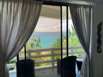 Oceanfront Oasis: Exclusive Villas with Stunning Beach Views