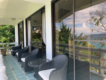 Oceanfront Oasis: Exclusive Villas with Stunning Beach Views
