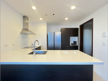 Good Deal Corner 2 Bedroom 2BR Unit for Sale in The Suites BGC Taguig City