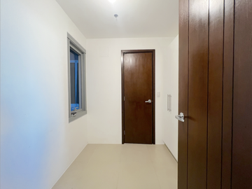 Good Deal Corner 2 Bedroom 2BR Unit for Sale in The Suites BGC Taguig City