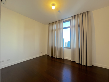 Good Deal Corner 2 Bedroom 2BR Unit for Sale in The Suites BGC Taguig City