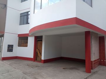 REMATO Casa-Edificio con local comercial en Santa Teresa de Ávila