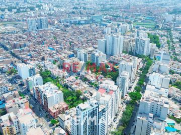 Departamento En Estreno En Barrio Médico En Edificio C/ Acceso Directo A Parque Privado