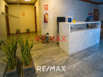 Departamento En Estreno En Barrio Médico En Edificio C/ Acceso Directo A Parque Privado