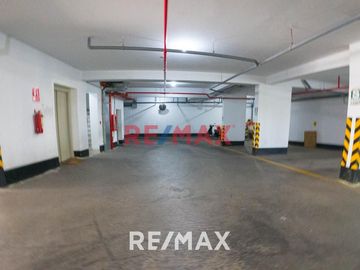 Departamento En Estreno En Barrio Médico En Edificio C/ Acceso Directo A Parque Privado
