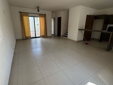 MAGNIFICA CASA EN CIRCUITO CON CASCO DE HACIENDA