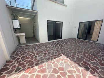 MAGNIFICA CASA EN CIRCUITO CON CASCO DE HACIENDA