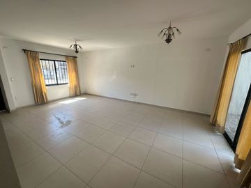 MAGNIFICA CASA EN CIRCUITO CON CASCO DE HACIENDA