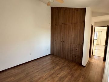 MAGNIFICA CASA EN CIRCUITO CON CASCO DE HACIENDA