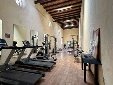 MAGNIFICA CASA EN CIRCUITO CON CASCO DE HACIENDA