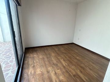 MAGNIFICA CASA EN CIRCUITO CON CASCO DE HACIENDA