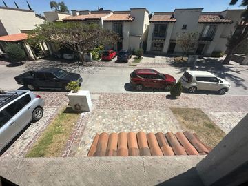 MAGNIFICA CASA EN CIRCUITO CON CASCO DE HACIENDA