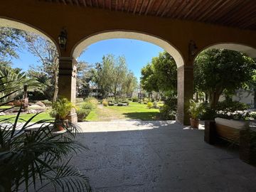 MAGNIFICA CASA EN CIRCUITO CON CASCO DE HACIENDA