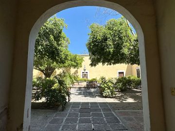 MAGNIFICA CASA EN CIRCUITO CON CASCO DE HACIENDA