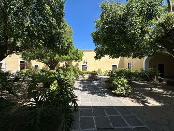 MAGNIFICA CASA EN CIRCUITO CON CASCO DE HACIENDA