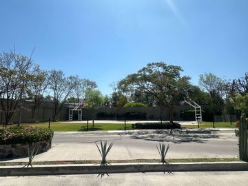 MAGNIFICA CASA EN CIRCUITO CON CASCO DE HACIENDA