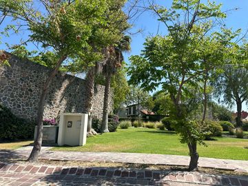 MAGNIFICA CASA EN CIRCUITO CON CASCO DE HACIENDA