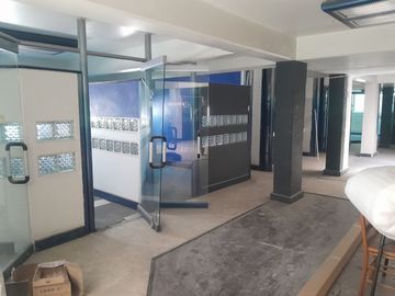 EDIFICIO EN VENTA CON DEPARTAMENTOS RENTADOS, OFICINA Y LOCAL COMERCIAL